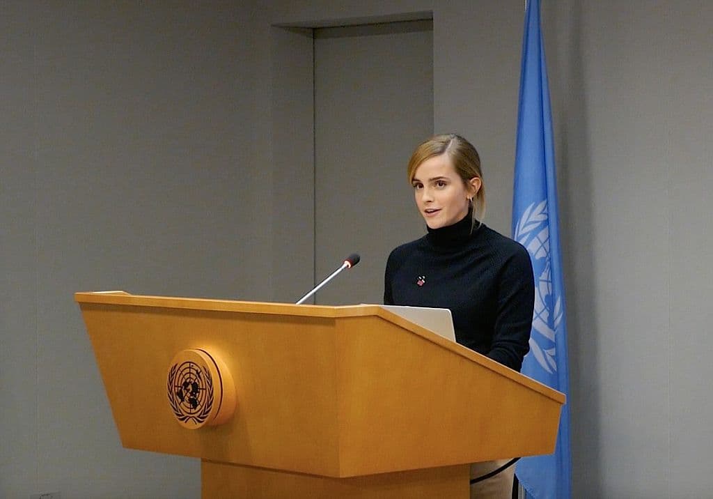 Recordemos que fue embajadora de buena voluntad de ONU Mujeres. Este momento es de cuando pronuncia un discurso de HeForShe en la sede de las Naciones Unidas en la ciudad de Nueva York el 20 de septiembre de 2016.