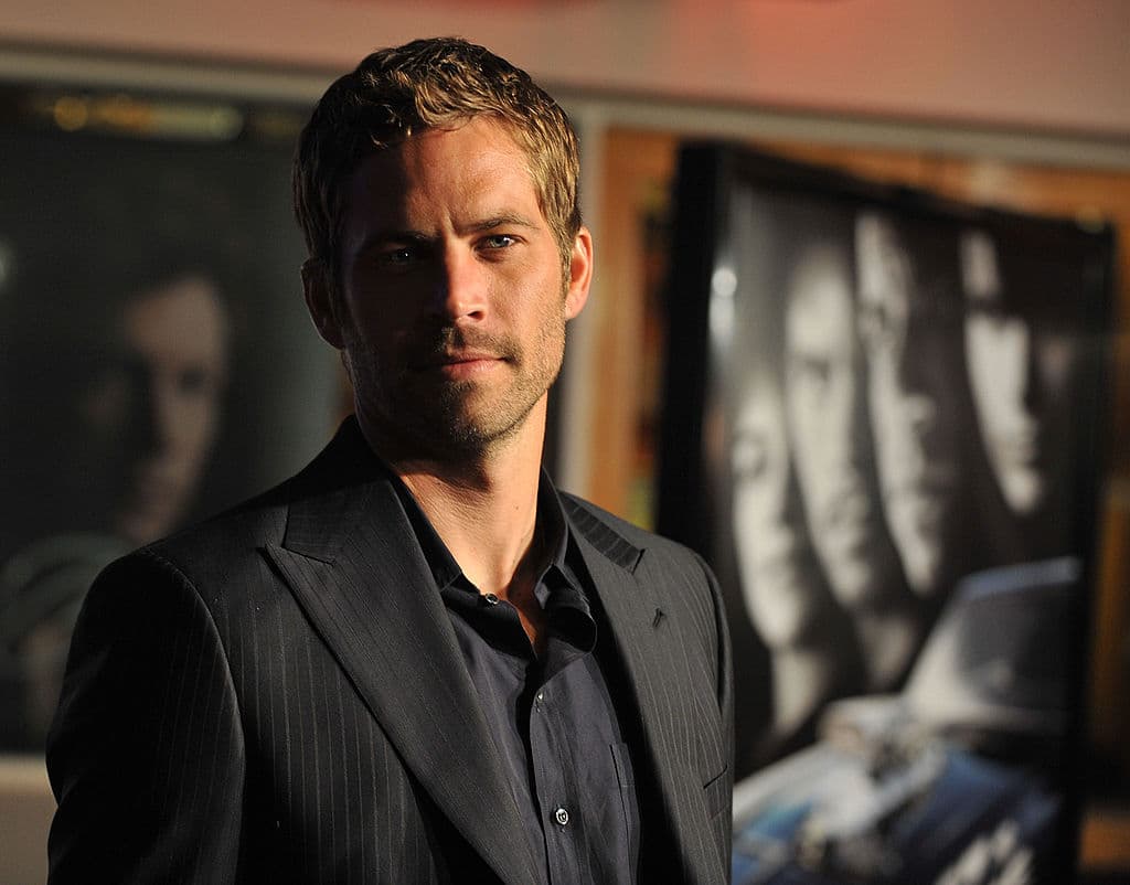 Paul William Walker IV nació en Glendale, California el 12 de septiembre de 1973. El actor falleció el 30 de noviembre de 2013, en un accidente automovilístico, yendo como copiloto, tras chocar contra un árbol en el barrio de Valencia, California.