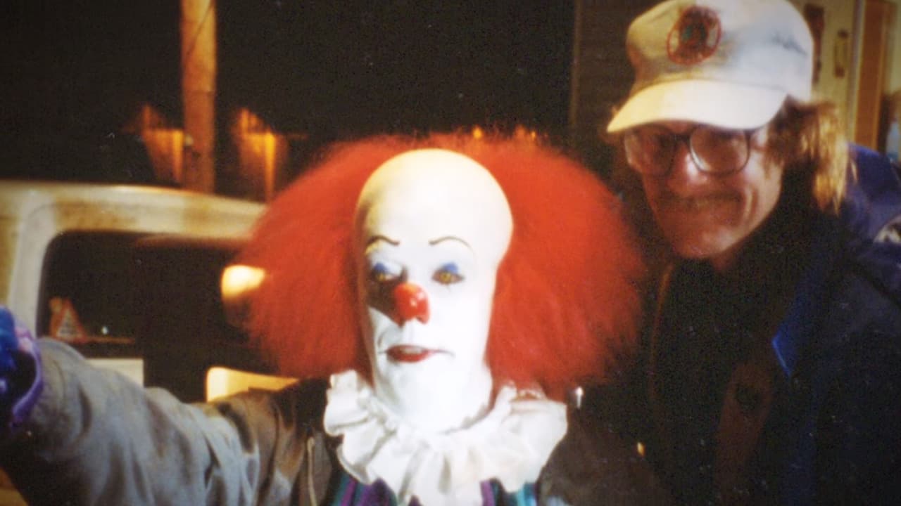 Tommy Lee Wallace fue el director, también coescribió el guión con Stephen King.