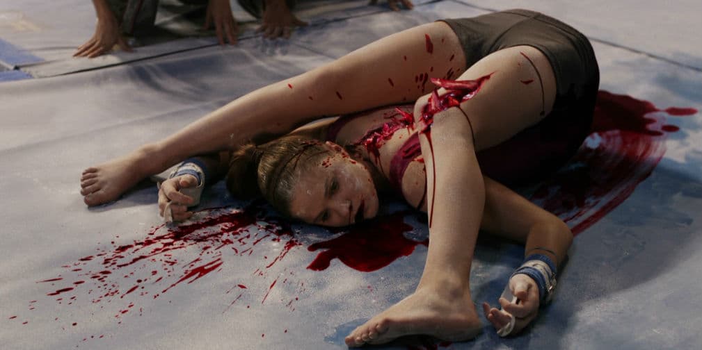 8.- Candince: (Destino Final 5, 2011): Accidente haciendo gimnasia, no llegó a los juegos olímpicos esta chava.