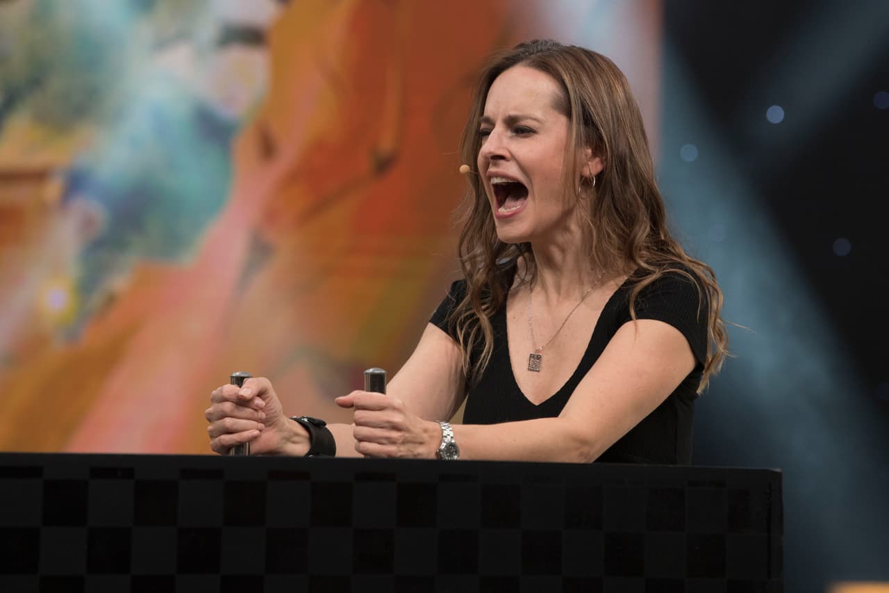 Y como Gaby ganó las 'Caricaturas Eléctricas', ¡también le dieron toques! Como de que no.