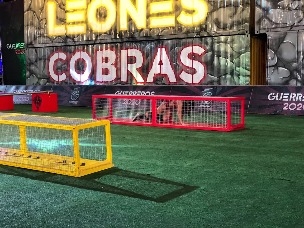 Siguió ‘Ratoneras’ y Nano de nuevo le ganó al capitán de Leones. Macky hizo lo mismo con la “Pantera blanca”, pero “El león rojo” marcó punto al dejar atrás a Yann. Sebastián y Said P. fue un duelo poco visto que fue para el segundo.Christian se aventó al final y ganó a Silverio. Pero los rojos giraron el dado y acumularon 150 puntos.