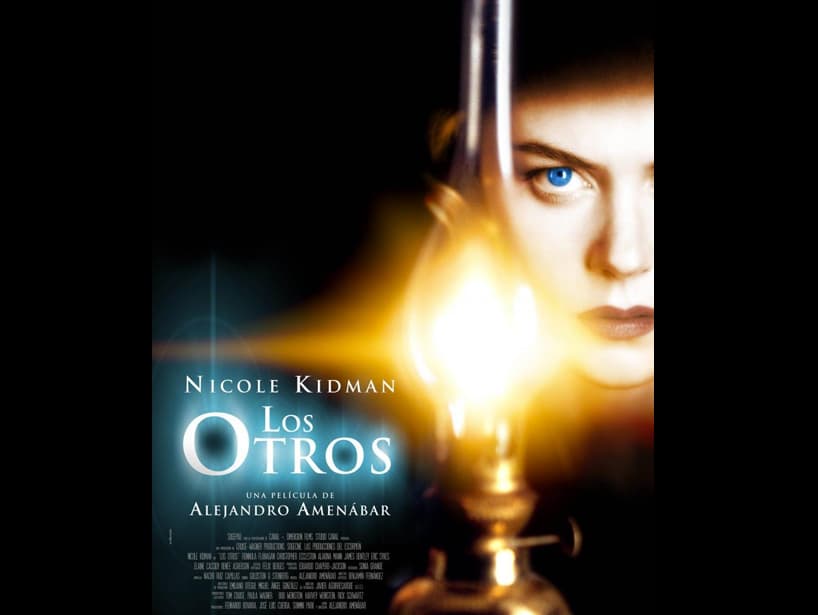 En este filme, los niños sufren una rara enfermedad que les impide estar expuestos a la luz del sol, por ello es que viven bajo estrictas reglas, además de que comienzan a notar la presencia de algunos seres extraños en su hogar. Te presentamos otras películas que nos encantaría ver en la pantalla chica.