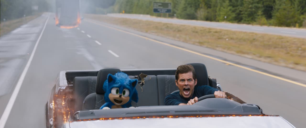 Si no has visto la pel´ícula, te dejamos la sinopsis: Con una velocidad increíble, Sonic el erizo (voz de Luisito Comunica en Latinoamérica), también conocido como el Demonio Azul, se adapta a su nuevo hogar en la Tierra. Eso es, hasta que accidentalmente produce un apagón eléctrico y llama la atención del malvado Dr. Robotnik (Jim Carrey)...