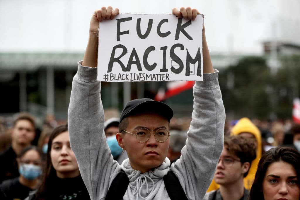 También han surgido otros hastagas que tratan de contrarrestar el #BlackLivesMatter, como #WhiteLivesMatter y, recientemente, #BlueLivesMatter.