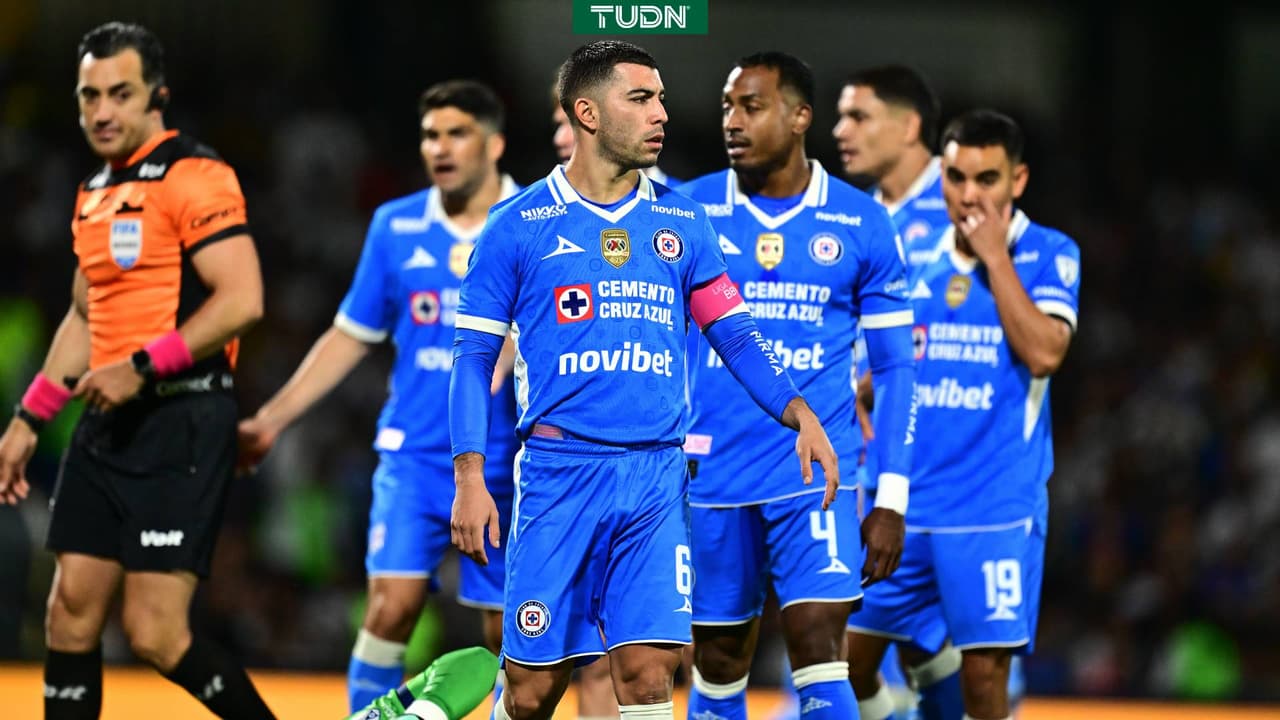 Cruz Azul vive 'embrujo de postes' ante Pumas en arco de la décima