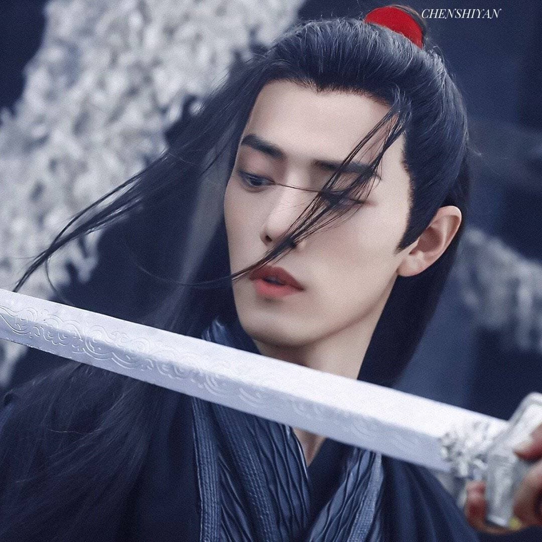 Este galán se llama Xiao Zhan. Es un actor chino. Aquí puedes ver su majestuosa belleza en The Untamed.