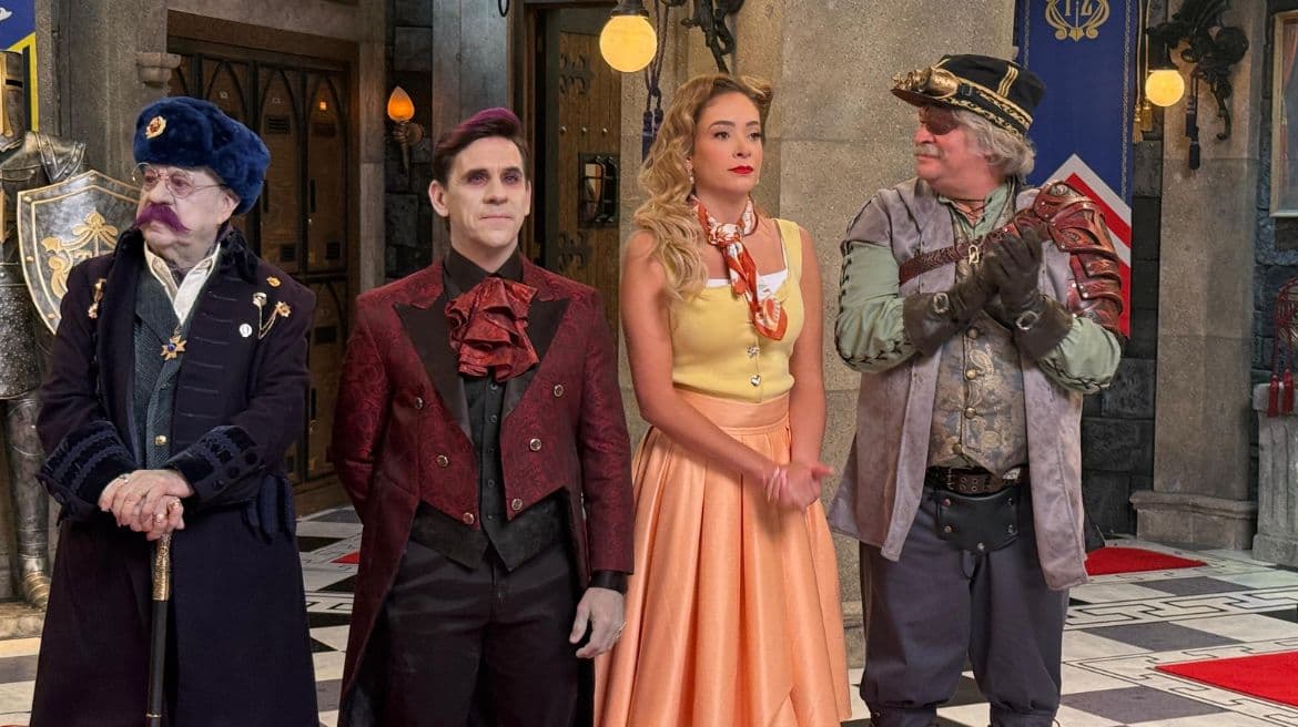 Los actores que forman parte del elenco llegaron al set caracterizados en sus personajes.