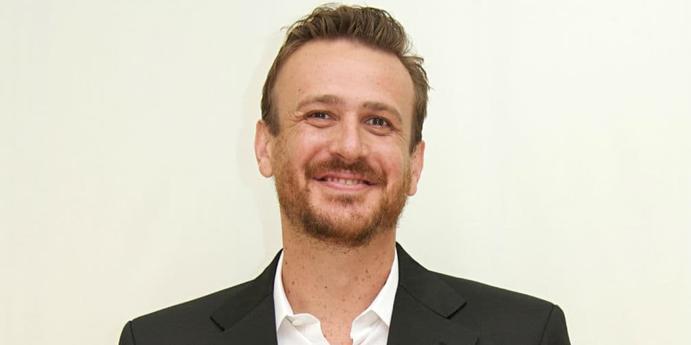 2. Jason Segel: Alyson Hannigan criticó su adicción al tabaco, ya que su mal aliento deja mucho qué desear.