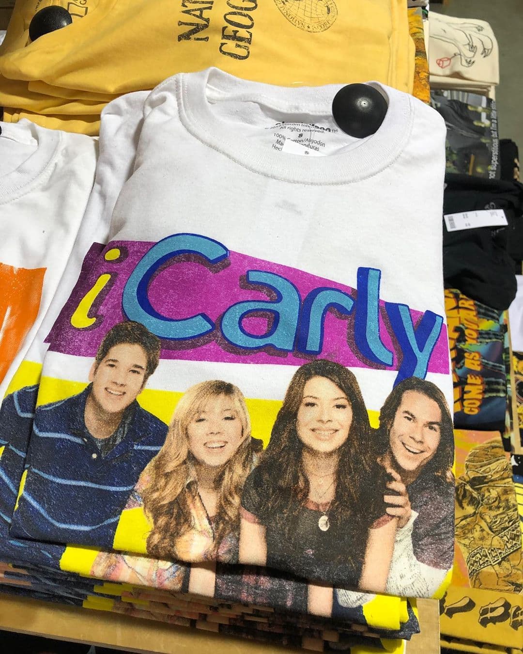 “Me han informado de nuestro estatus vintage”, escribió el actor junto a una imagen en la que aparece el poster de ‘iCarly’ en una tienda departamental.