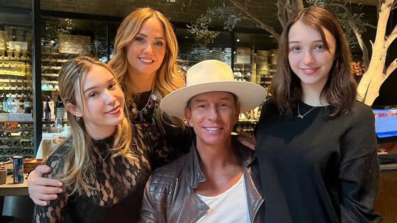 Andrea Legarreta y Erik Rubín impactan al aparecer juntos en evento público y con sus nuevas parejas