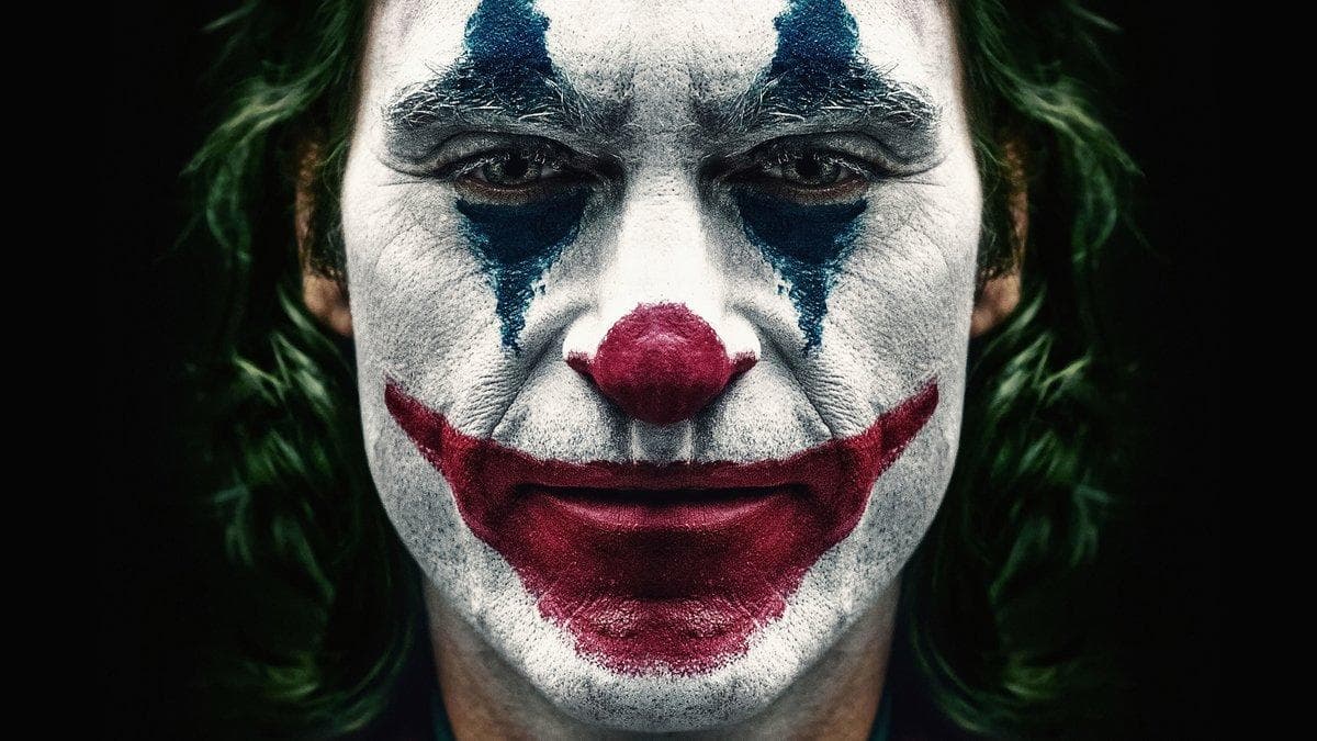 Para el papel del Joker en 2019, Phoenix le dijo adiós a la barba, dejó crecer más su cabello y tuvo que bajar 23 kilogramos. Su interpretación y compromiso con el personaje se ha ganado la admiración del público.