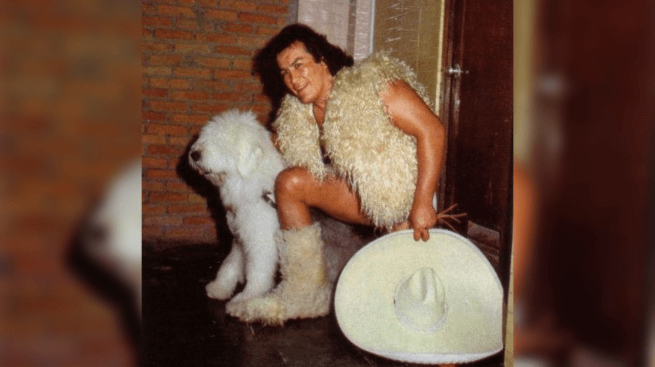 El Perro Aguayo fue campeón ligero de WWF, hoy WWE, título actualmente no reconocido por la compañía. También se llevó máscaras como las de Máscara Año 2000 y Konnan.