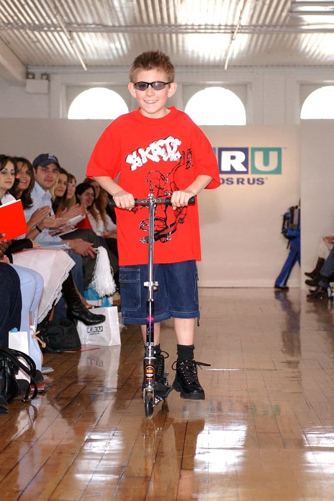 Dewey no era tonto, de hecho sabía manipular muy bien a Reese. Erik fue un estudiante distinguido en la escuela que se llevaba bien con sus compañeros.