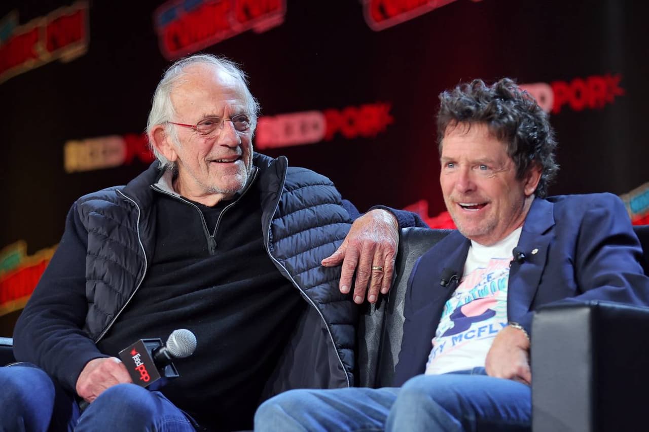 Michael J. Fox y Christopher Lloyd asistieron a la Comic-Con de Nueva York en octubre de 2022.