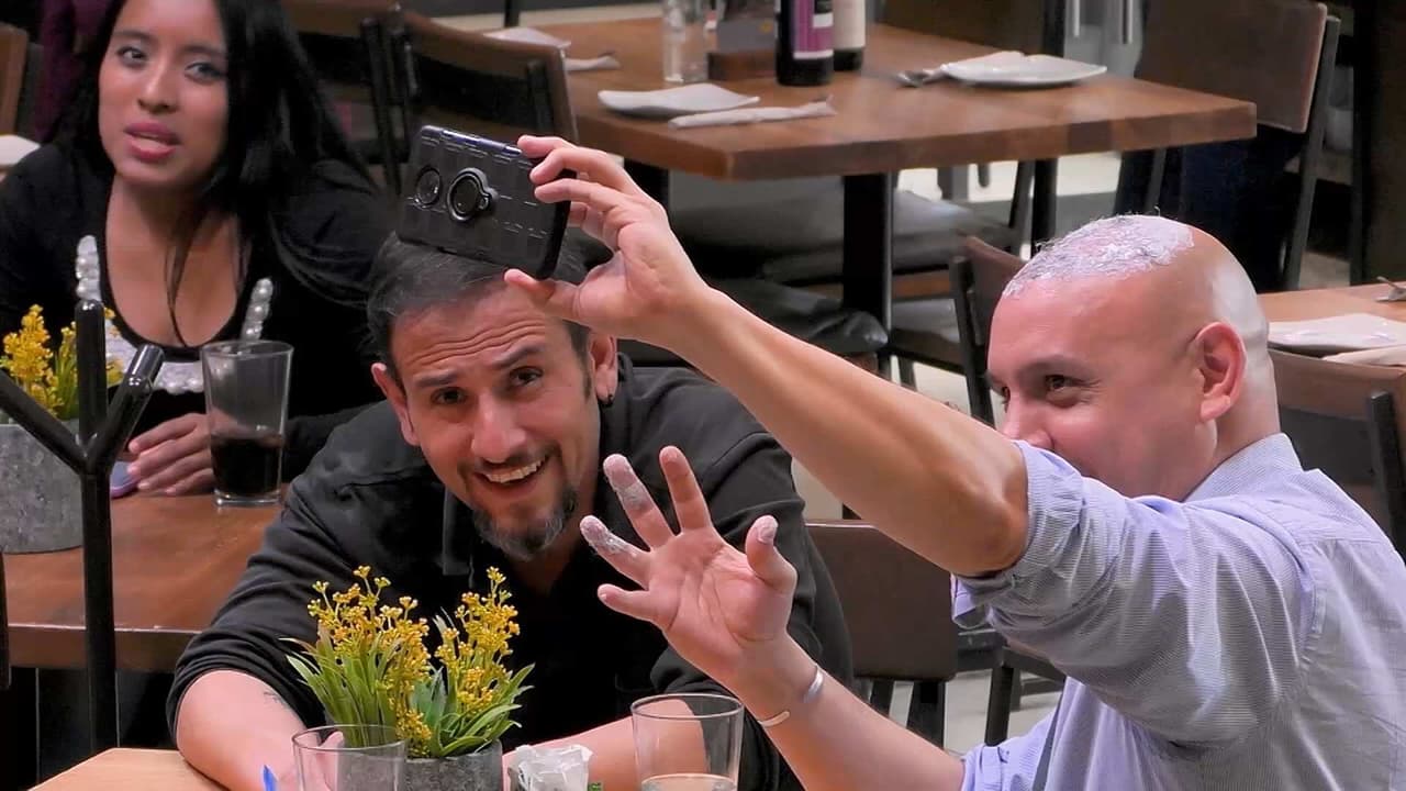 Se puso los pelos de su primo en su pelona