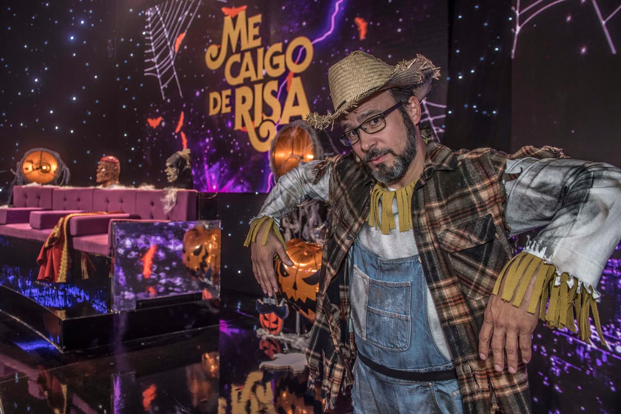 Ulises de la Torre, uno de los invitados, se presentó como el espantapájaros.