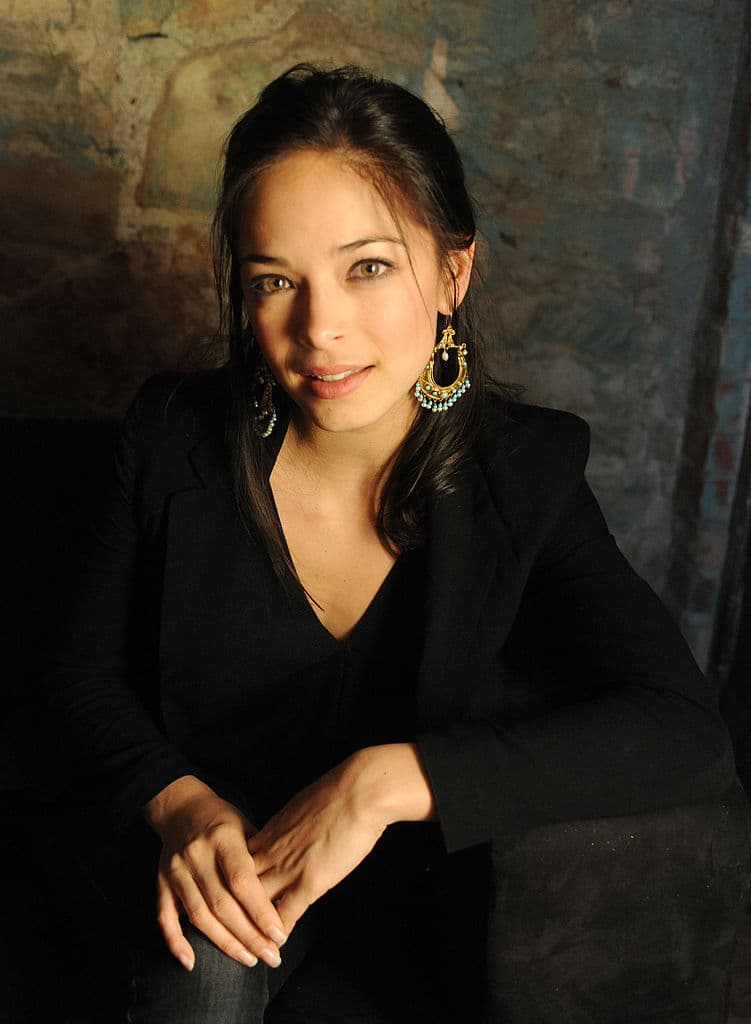 De 2001 a 2005 también estuvo en 'Edgemont', en el papel de Laurel Yeung. Esta serie canadiense se centra en adolescentes, su vida escolar también toca temas sociales como el racismo y la homosexualidad. Tuvo 5 temporadas y 70 episodios.