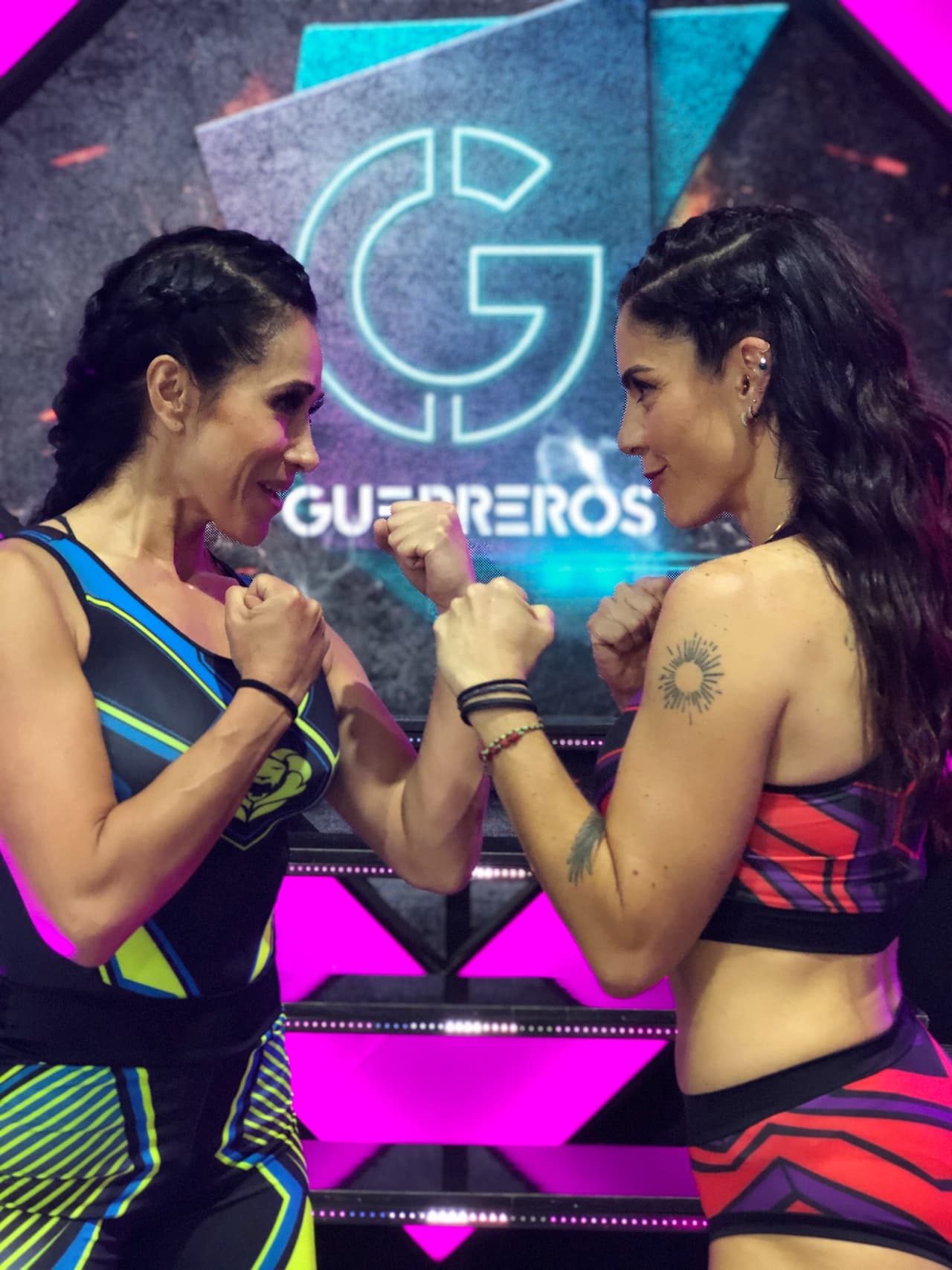 En el tradicional 'Miércoles de Estrellas', este día se contó con la participación de dos bellezas inigualables. La reconocida conductora Mónica Noguera en el equipo de Leones y en Cobras, María José Suárez, quien además de ser una talentosa actriz, es la esposa de Mauricio Barcelata. Ya te imaginarás lo que vivió nuestro conductor.