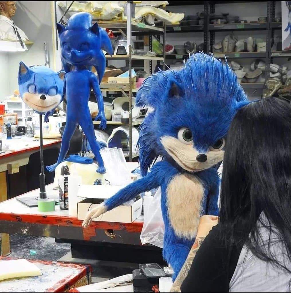 La producción hizo un muñeco a escala real de Sonic para ayudar en la producción. Aunque, siendo sinceros, parece más un personaje de Five Nights At Freddy's que el erizo.