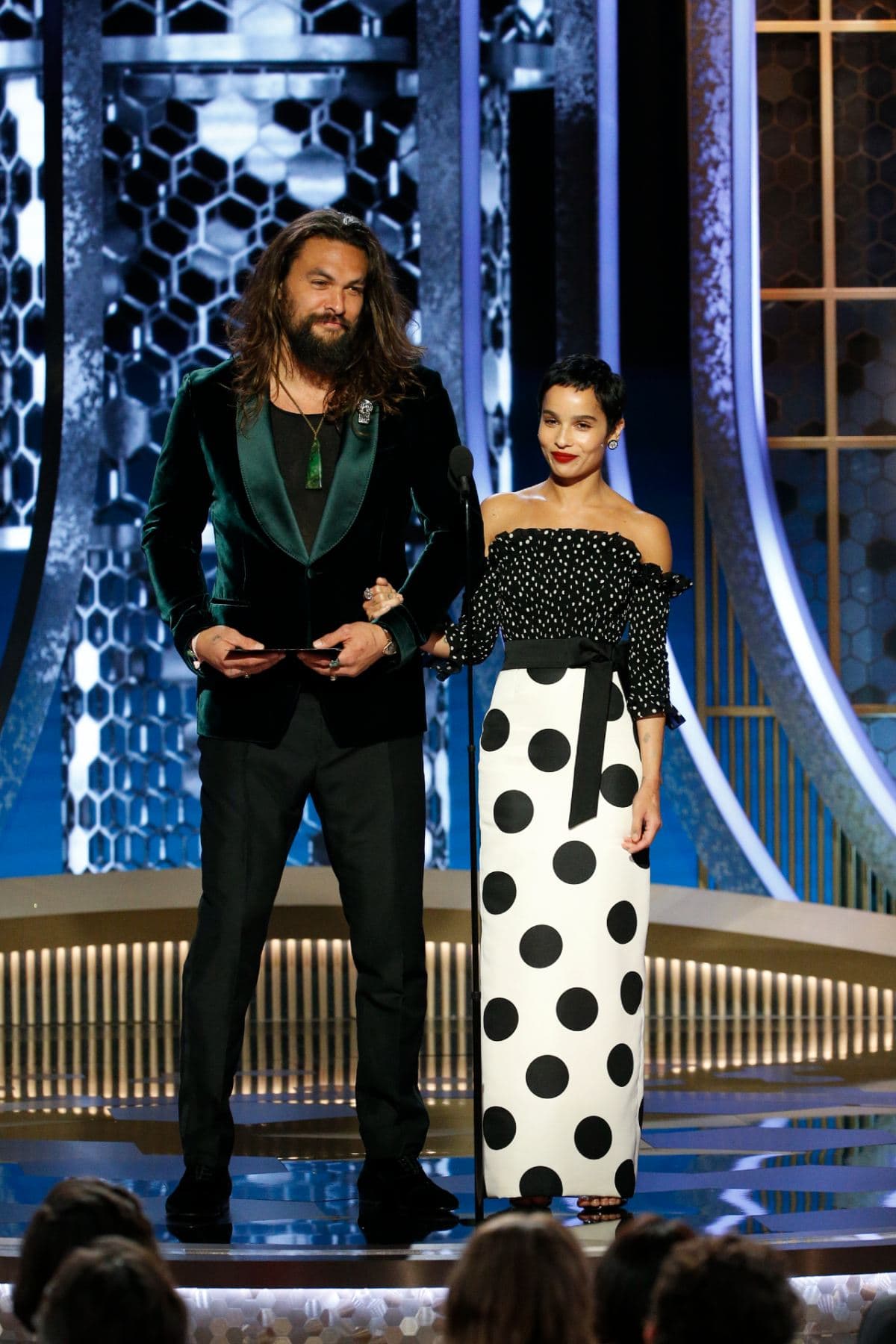 Jason Momoa y Zoë Kravitz en los Globos de Oro 2020