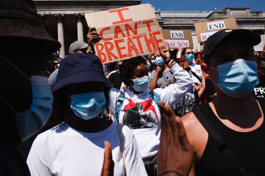 En Estados Unidos siguen las manifestaciones por el homocidio de Geroge Floyd al ser asfixiado por un policía. Tras este eveno volvió a recobrar fuerza el hashtag #BlackLivesMatter.