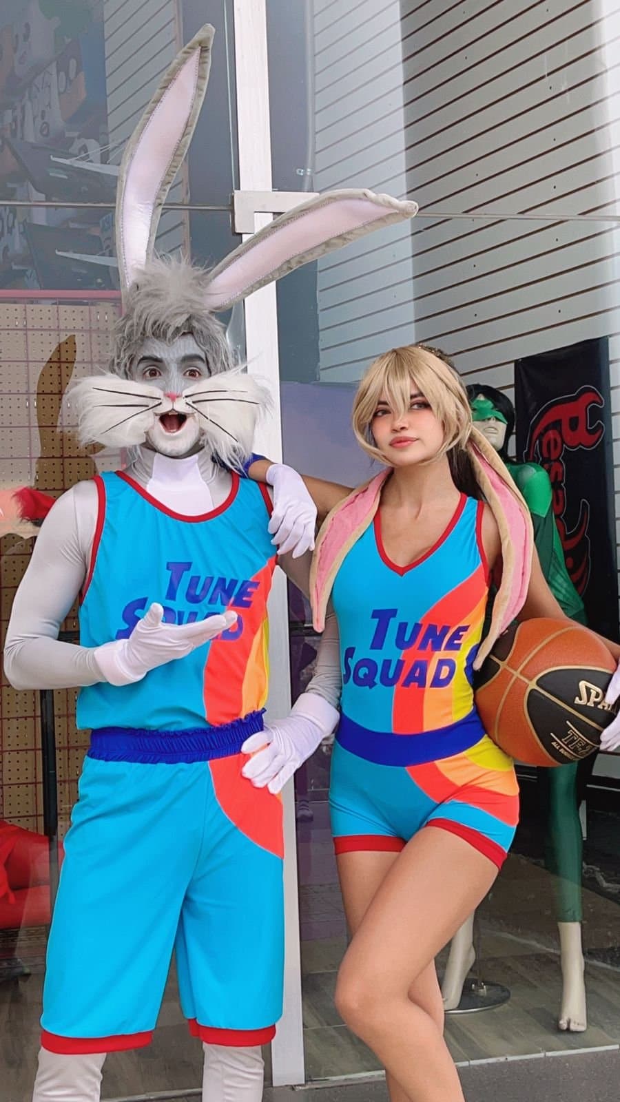 Esto fue para un video que hizo con Memo Aponte, quien se transformó en Bugs Bunny.