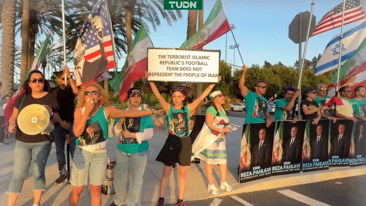 ¡Selección de Irán es rechazada! Su afición apoya a USA y protesta en pleno Mundial 2026