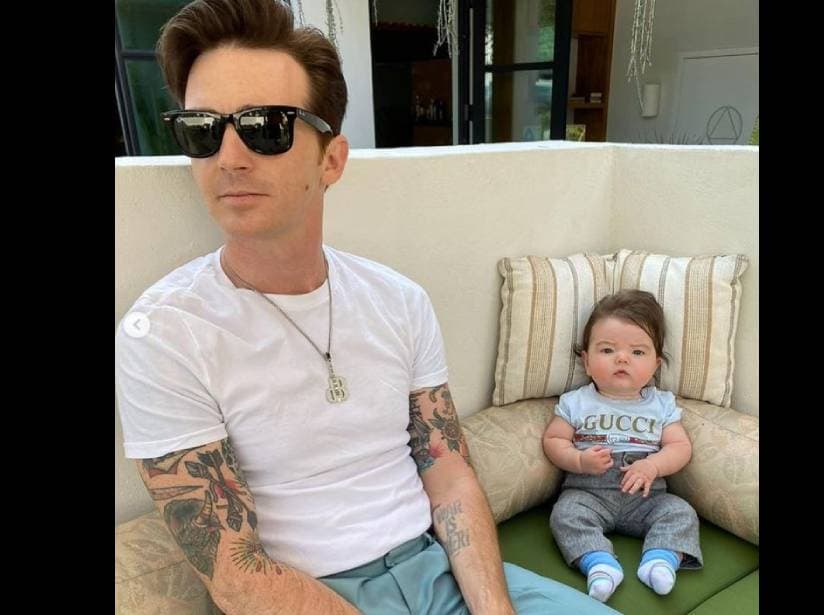 Drake Bell posa con su hijo