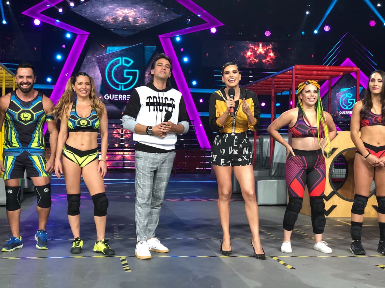 Qué noche tan emocionante tuvimos en el capítulo 33 de Guerreros 2020. Leones llevaba 1150 y Cobras 1300. Al inicio del programa nos enteramos que Christian Estrada fue quien recibió más votos el día anterior y quedó inmune, así que ya no podía ser sentenciado.