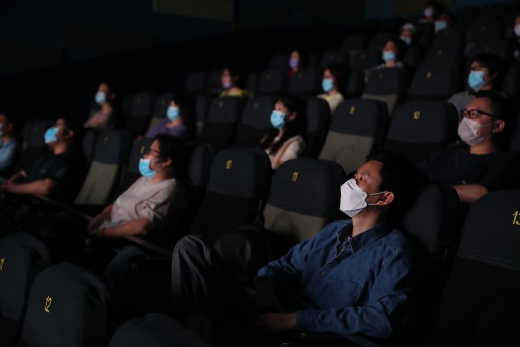 Los grandes estrenos se retrasarían más porque los cines en EU podrían abrir hasta mediados de 2021