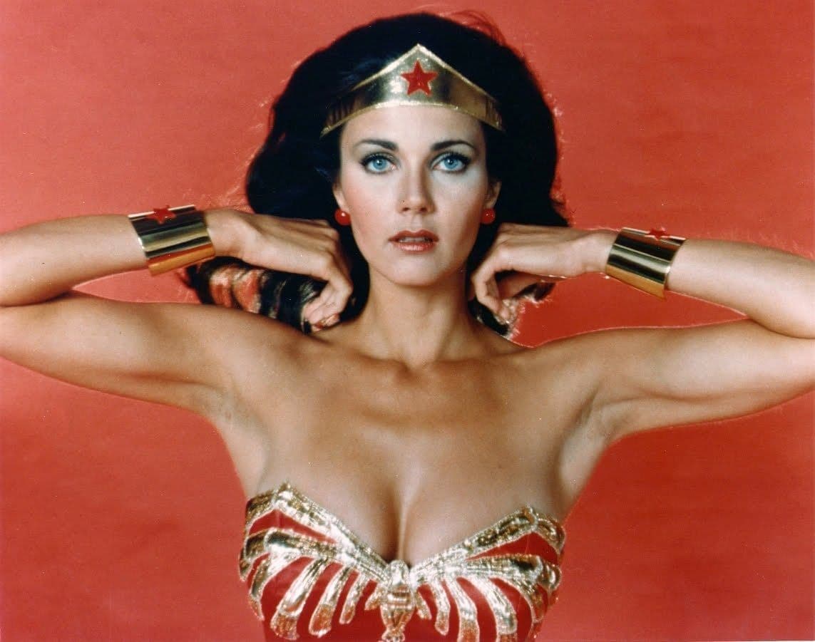 Lynda Carter podría interpretar de nuevo a la Mujer Maravilla en TV