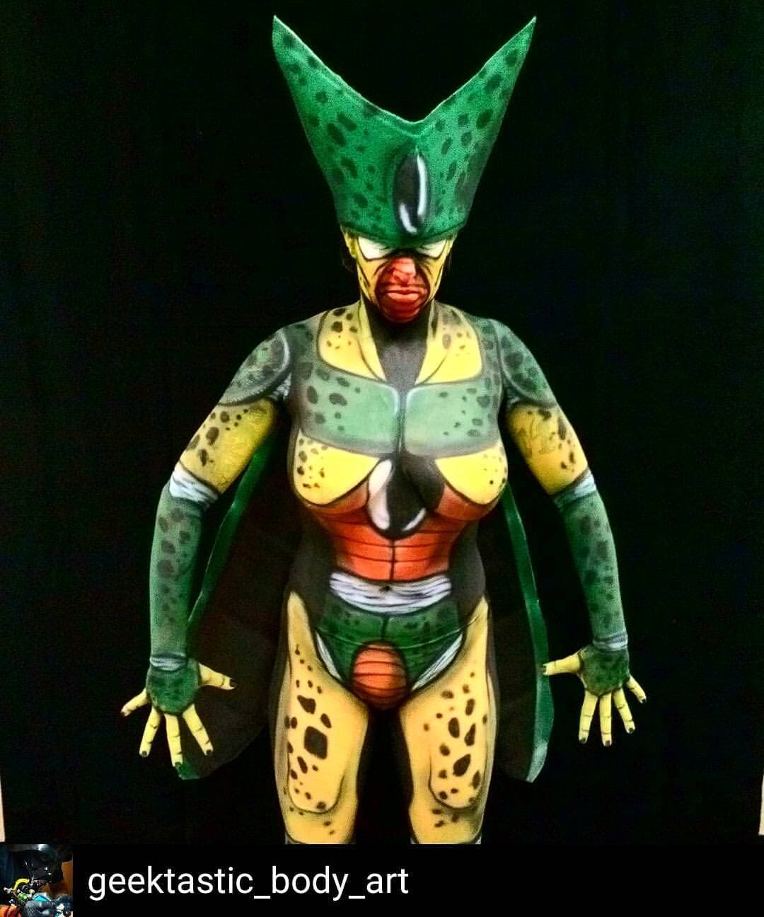 Erin Error, además de hacer cosplay es modelo y actriz de doblaje.