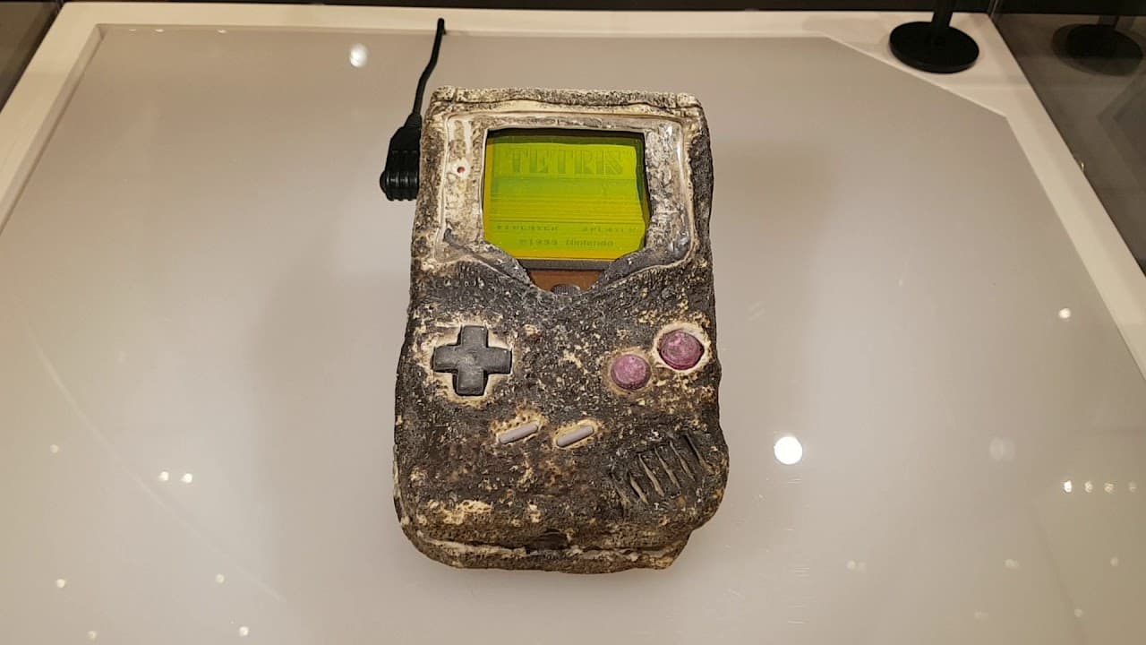 En 1989 el Game Boy, una creación de Gumpei Yokoi, salió al mercado. Se trató de llevar el juego a todas partes con un producto sencillo y que aguantara hasta una guerra.