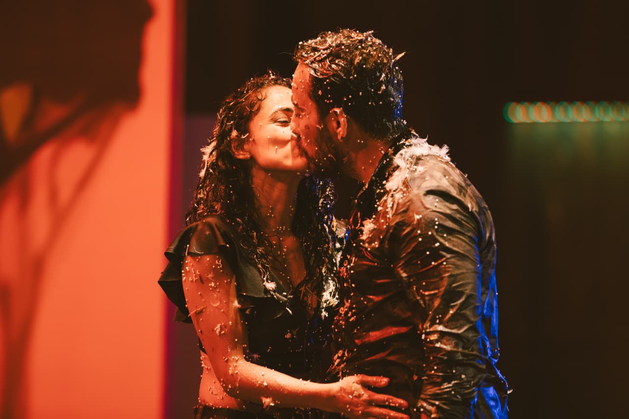 En el verano la temperatura subía bastante; pero llegó el punto en que Jessica ya no pudo más y Adrián decidió abandonar la prueba por el bien de su pareja.