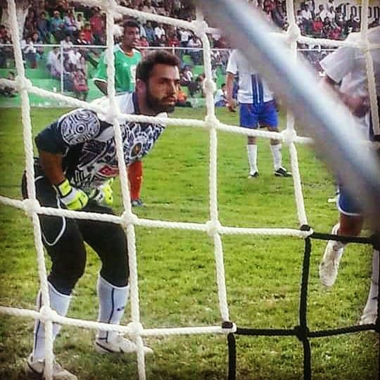 ¿Sabías que inició su camino dentro del deporte jugando futbol profesional?