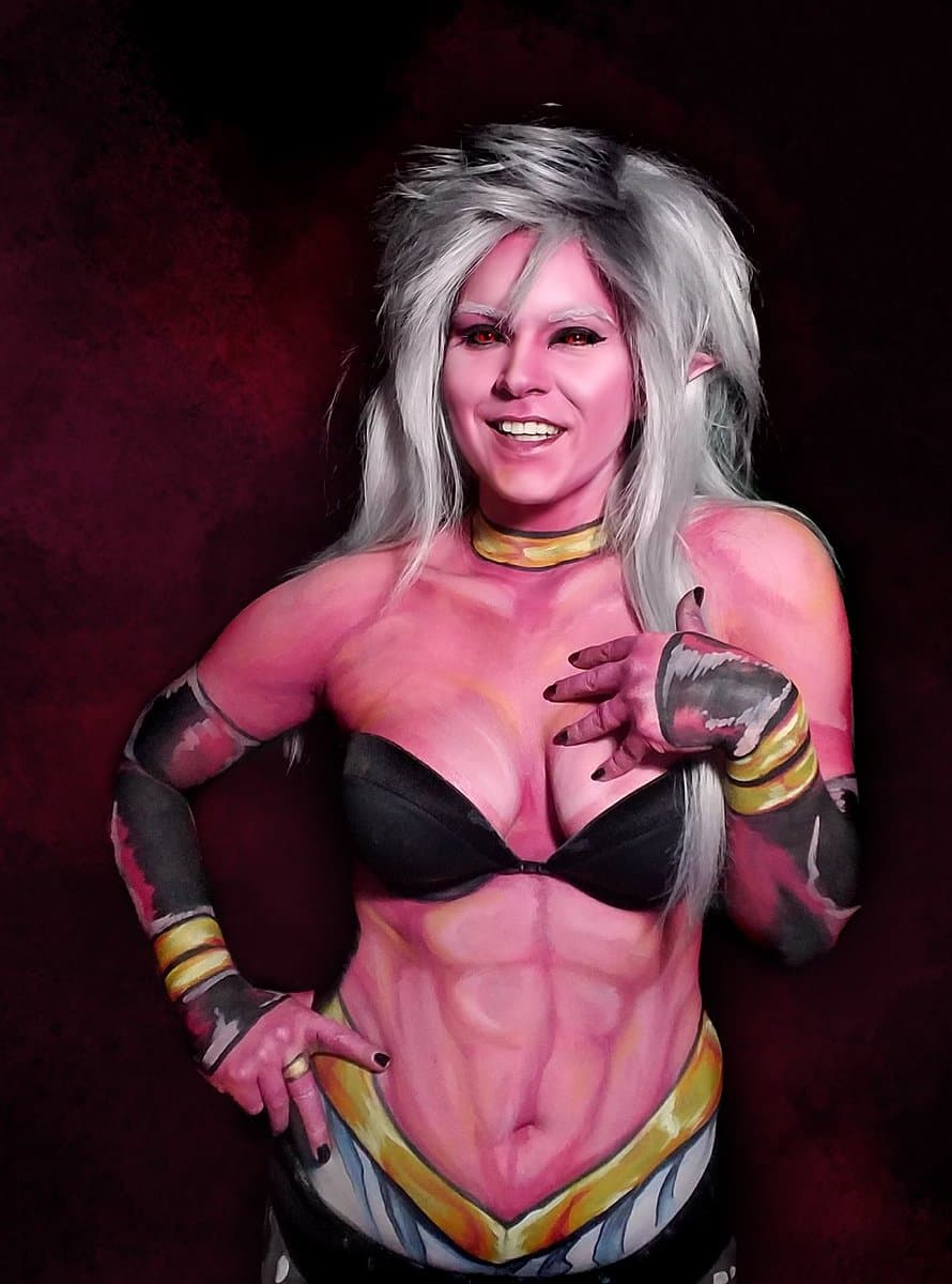 Miranda ale como Androide 21, la antagonista del videojuego Dragon Ball FighterZ.