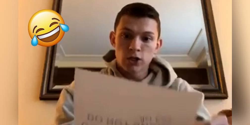 ¡Tom Holland reveló por error nuevo póster de 'Los Vengadores' y tienes que verlo!