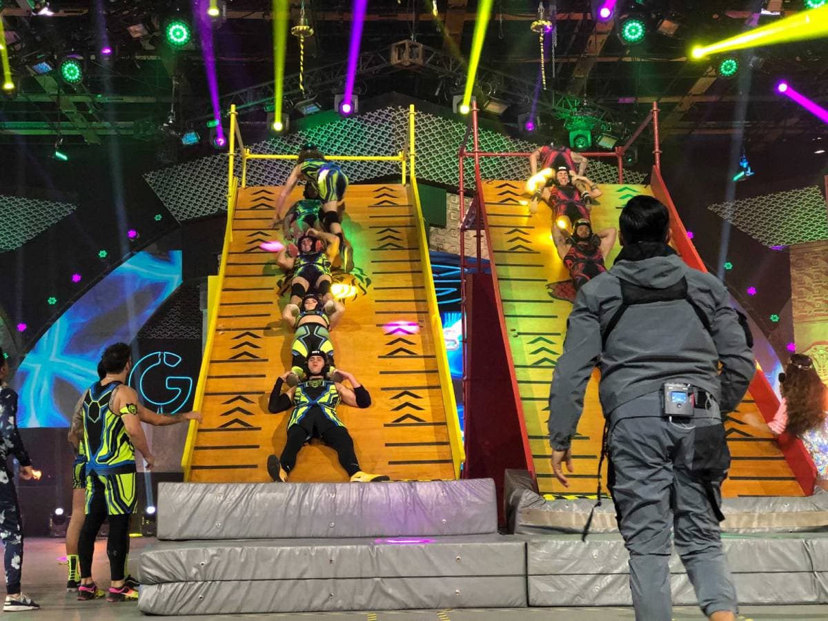 Leones ganó el juego 'Escalera humana', pero no se salvó de la polémica, ya que Chiquimarco marcó una salida en falso y otras faltas por parte de ambos equipos.