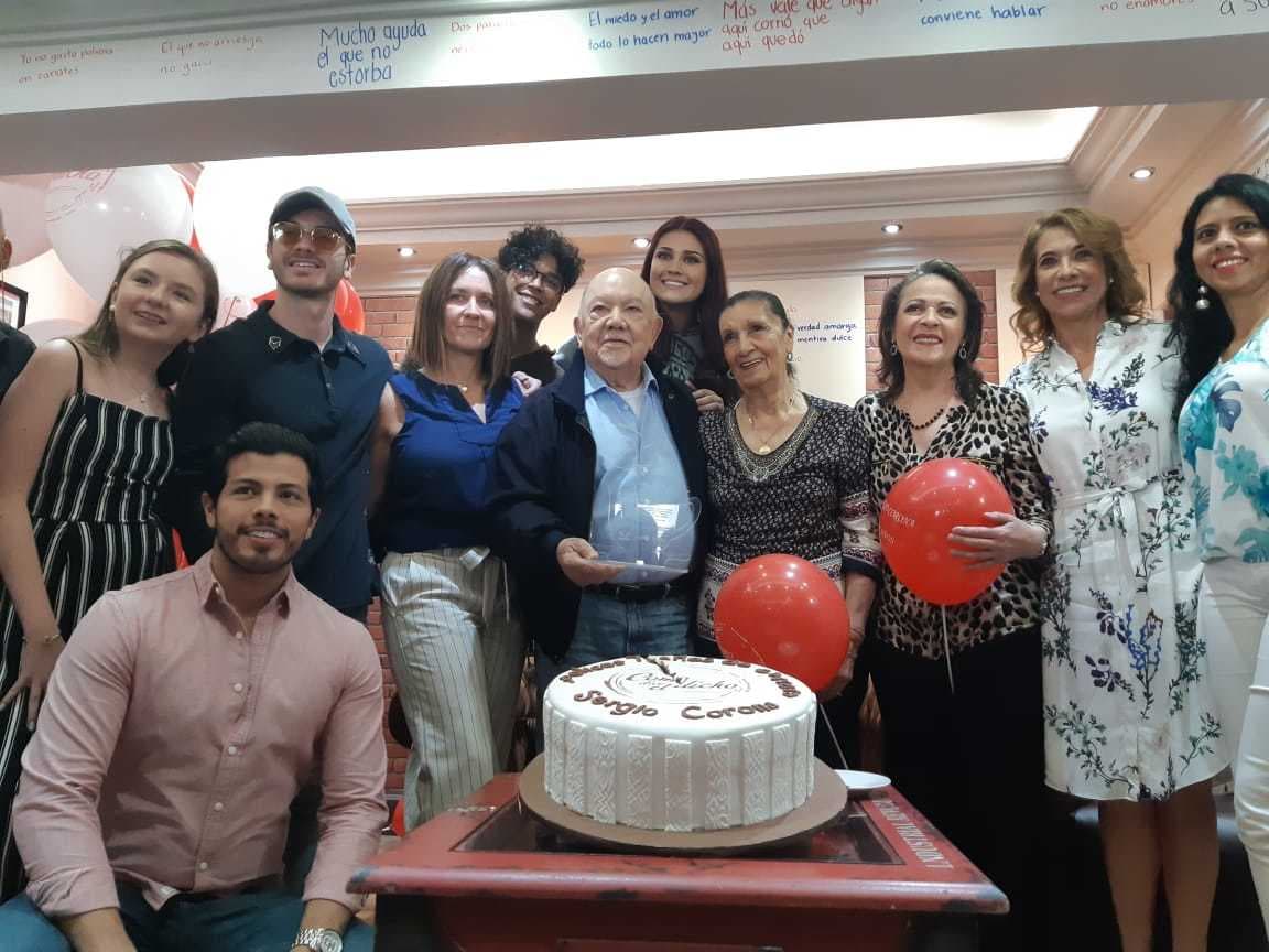 Como dice el dicho reconoce trayectoria de Sergio Corona