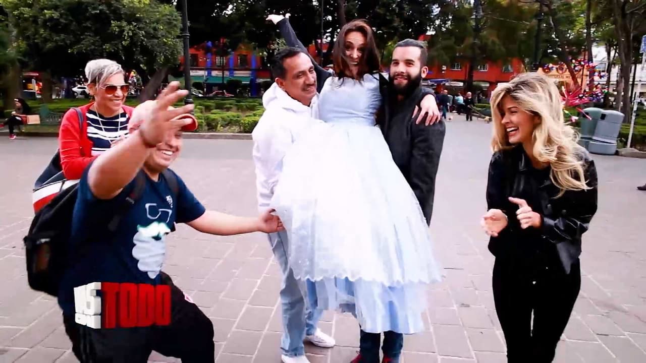 Famosas hacen fiesta de XV años en la calle