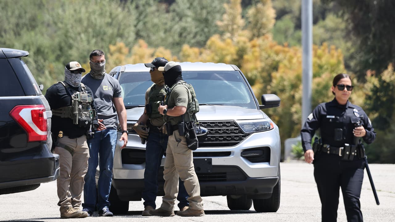 Detienen a un supuesto falso agente de ICE que perseguía inmigrantes en Los Ángeles