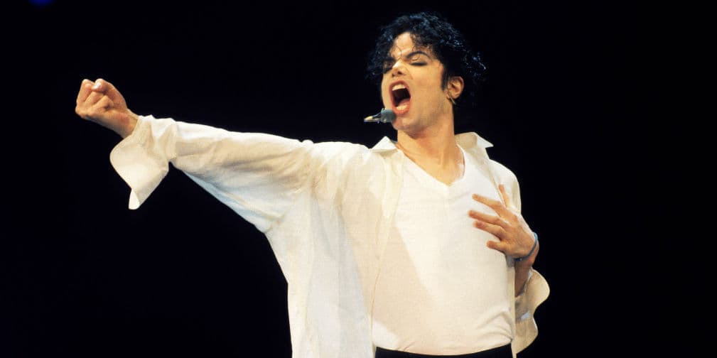 5. Michael Jackson (1958, 2009): Dicen que el Rey del Pop fingió su muerte para salir de deudas y evitar a la prensa.