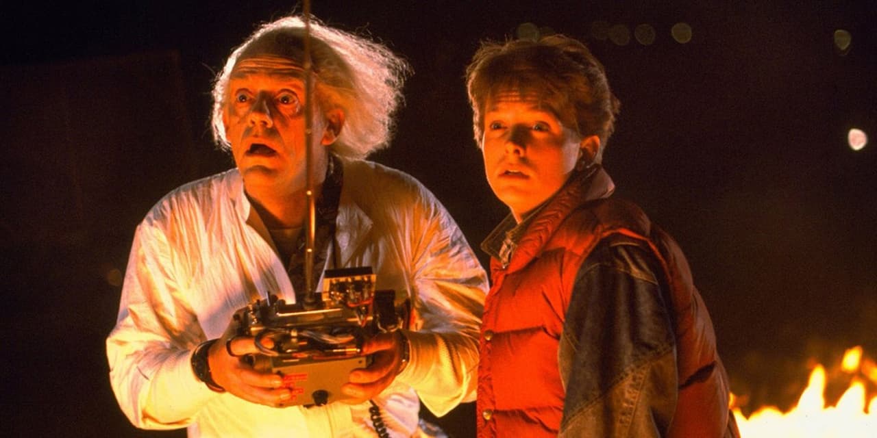 10 curiosidades de Volver al Futuro: Un refrigerador en lugar del Delorean y la demanda histórica