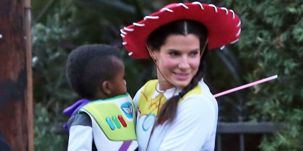 2. Sandra Bullock: En 2010 ganó el Óscar y también adoptó al pequeño Louis Bardo Bullock.