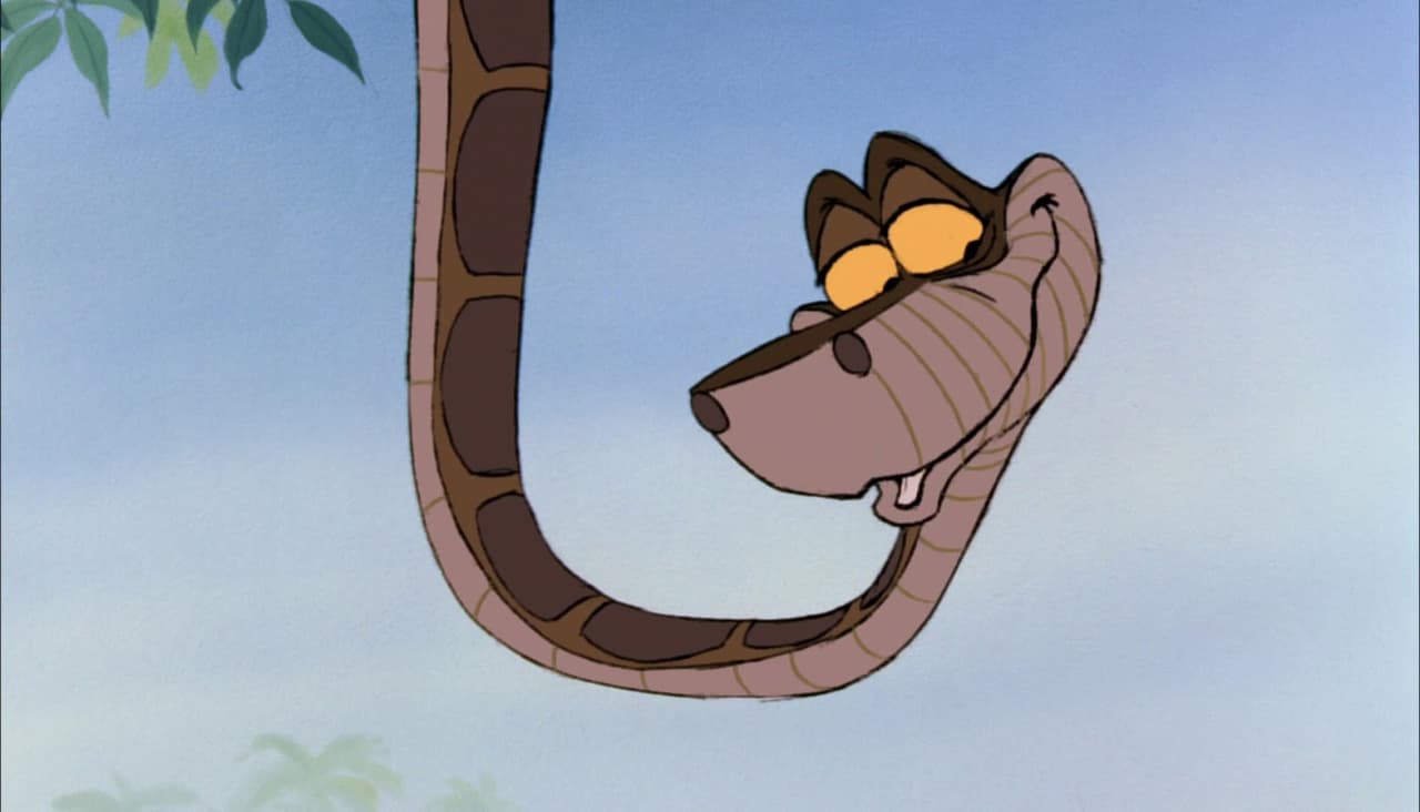 Hay diferentes versiones de 'El libro de la selva' pero en todas sale Kaa, una pitón que usa la hipnosis para atrapar a sus víctimas, entre ellas Mowgli, aunque no tiene mucho éxito. Scarlett Johansson le prestó su voz en el live action.
