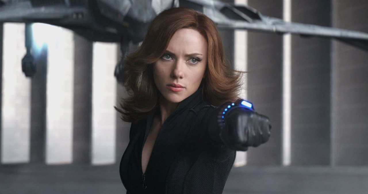 Black Widow es una súperheroina zurda.