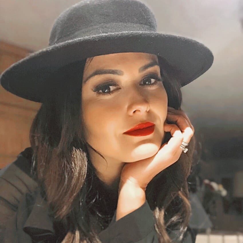 ¡Qué gran compañero! Mariana Echeverría carga a Lucca mientras hace ejercicio
