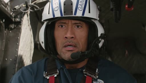 En Terremoto: La Falla de San Andrés Dwayne Johnson se viste de héroe. Pero han sucedido desastres naturales que provocaron a muchos héroes anónimos alrededor del mundo sacar la casta.