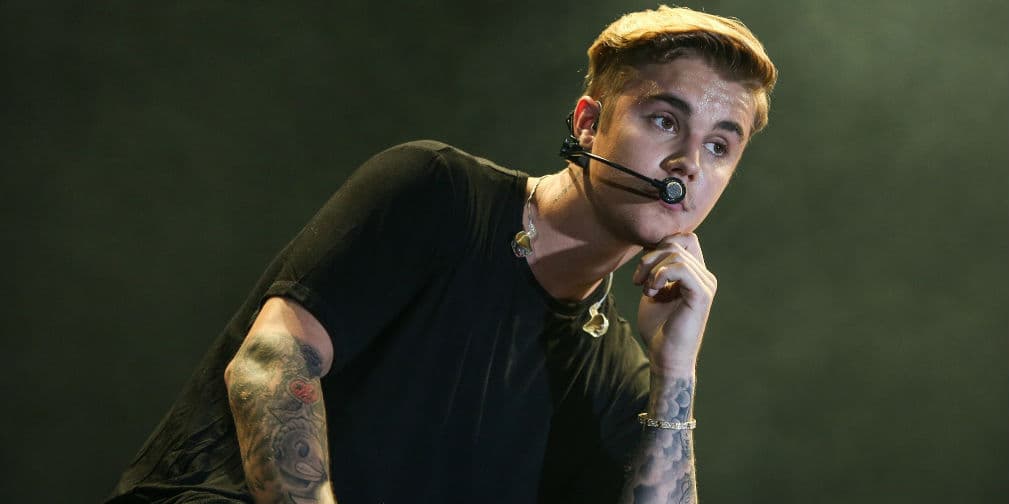 1. Justin Bieber: Hizo enojar a sus fans en Londres por llegar tarde a su concierto en la capital británica.
